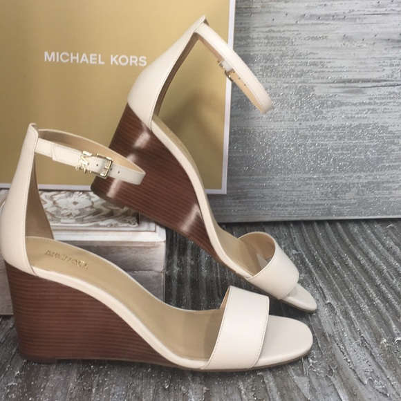 MICHAEL Michael Kors FIONA WEDGE LEATHER LT KREAM - Picture 4 of 8